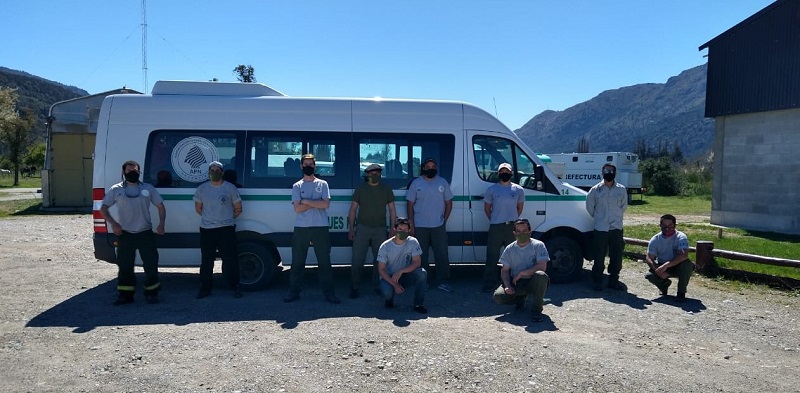 Brigadistas del Parque Nacional Los Alerces combaten incendios en el Delta   