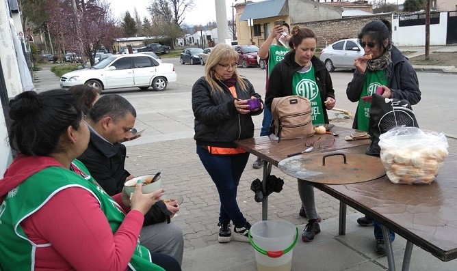 Salud: Choferes del Hospital Esquel reclamaron salarios adeudados 